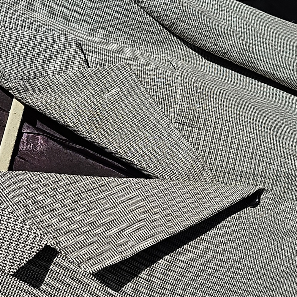 Suit - Picture 4 of 6